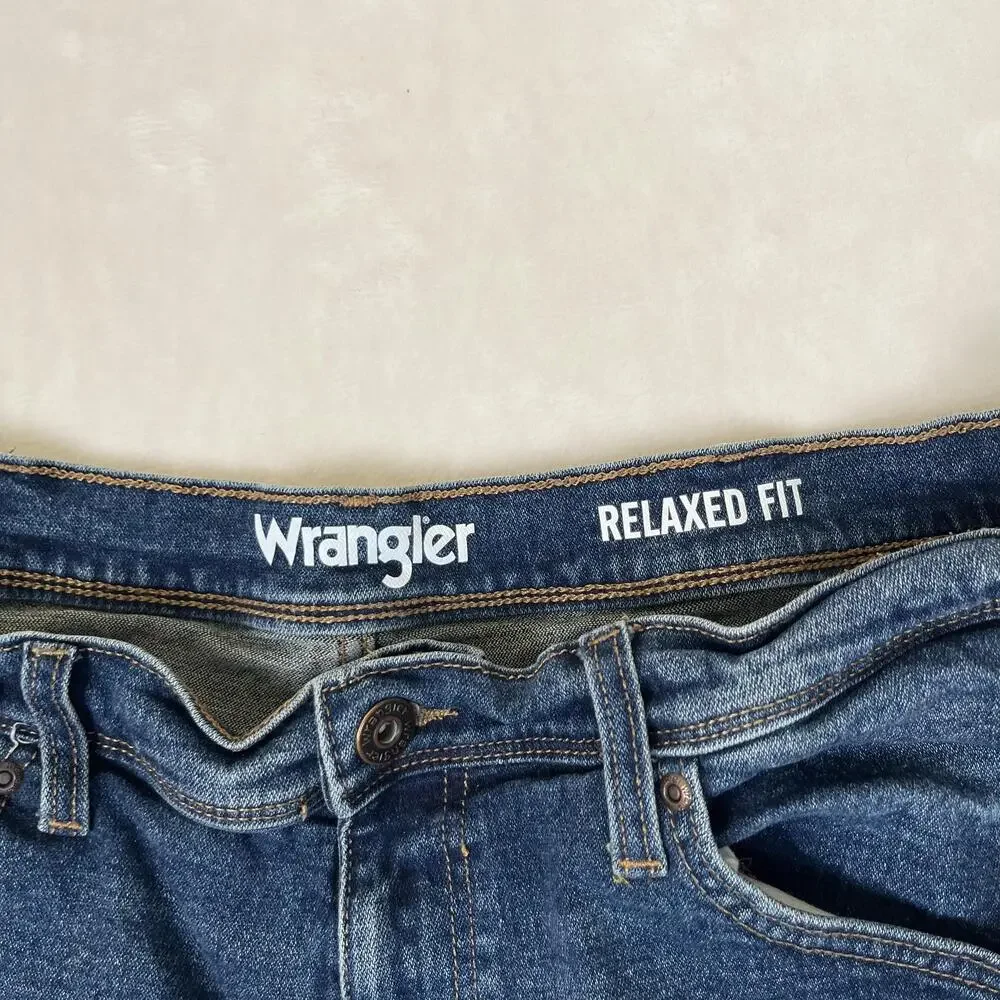 Wrangler Jeans Mens 36x30 Blue Relaxed Straight Stretch Denim Medium Wash Pants